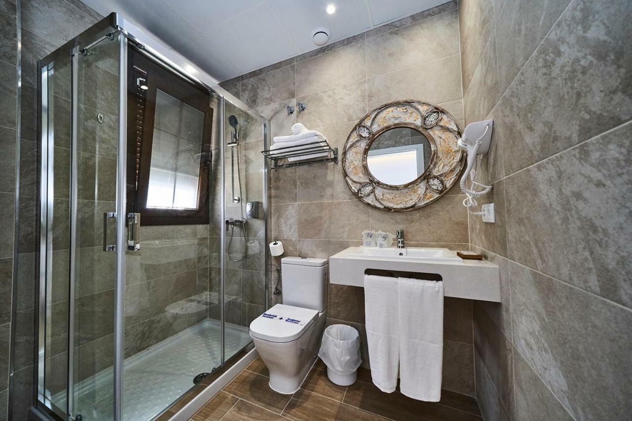 Hotel Bajamar Ancladero Playa ネルハ エクステリア 写真